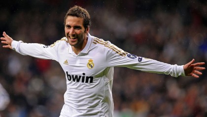 开云电竞赛事-以“足球+文化”推动城市文化建设，打造城市新名片，足球文化主题绘画